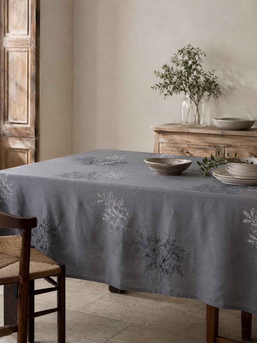 0C19B355-CD82-4612-8F18-4067D47C403B Mantel de Tusor 3×1,40 Aprox Gris estampa doble Flores - Imagen 1