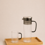 SET X 8. JARRA 1400 ML / 6 TAZAS 310 ML BANDEJA 7*10 CM X 10*21 CM VIDRIO TRANSP/BLACK