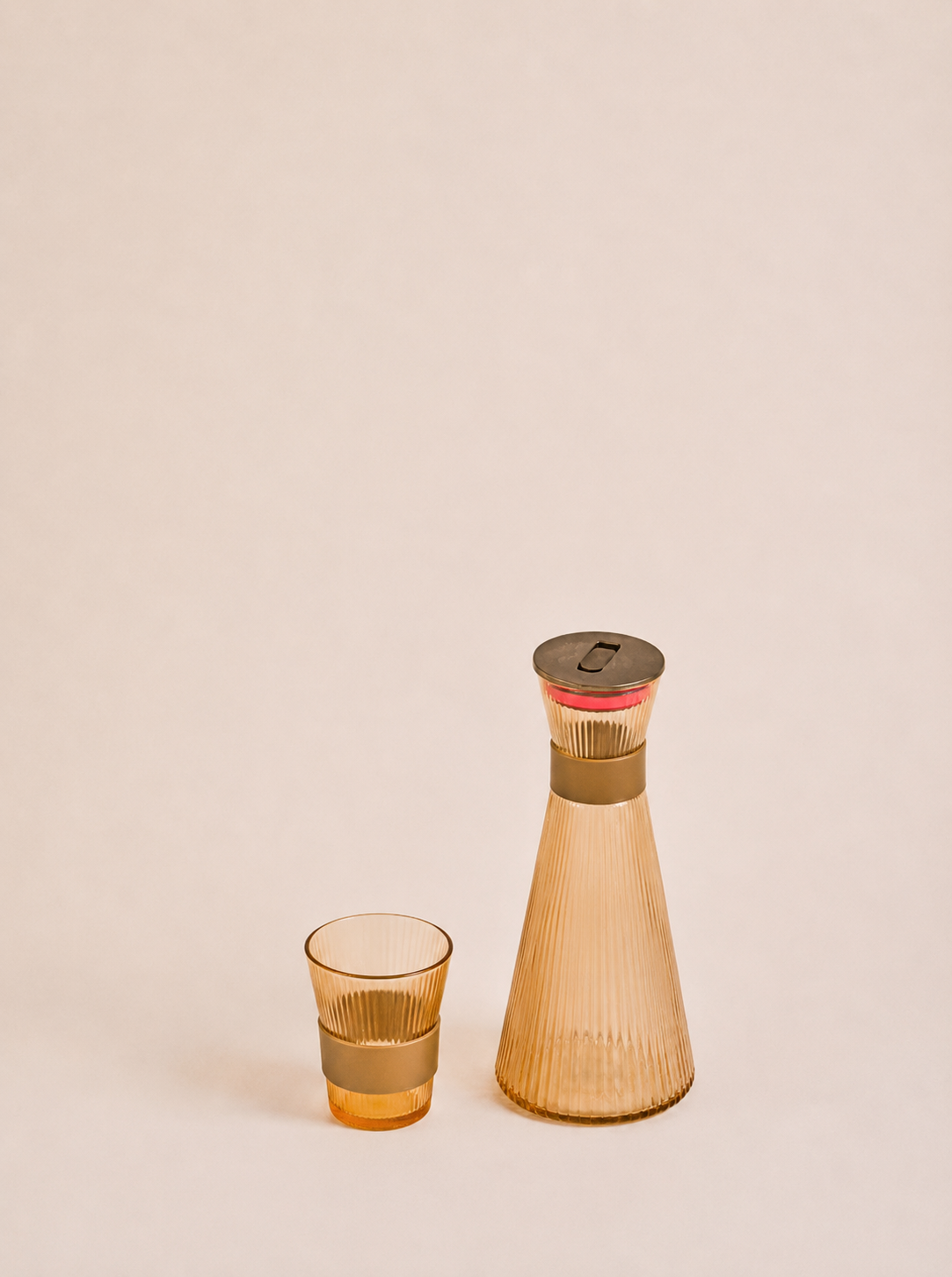 659AC8E1-A474-4CD3-AAD7-FBC8244BB7FD PACK X 5 / BOTELLA 1000 ML 4 VASOS 240 ML AMBAR - Imagen 1