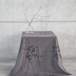 Mantel de algodon 2,50x1,40 Gris oscuro con estampa negra Aprox