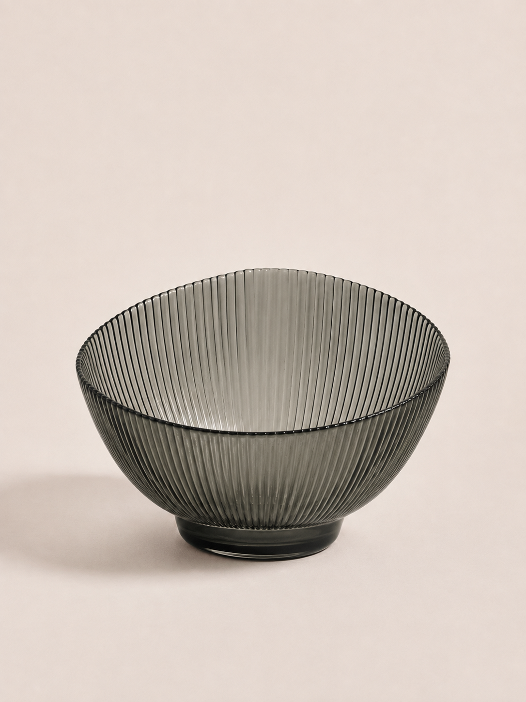 1ca3f4e7-b412-4303-b087-9a75c1743aae ENSALADERA DE VIDRIO RAYADA ACANALADA COLOR GRIS 15*22CM(EMC31-21) - Imagen 1